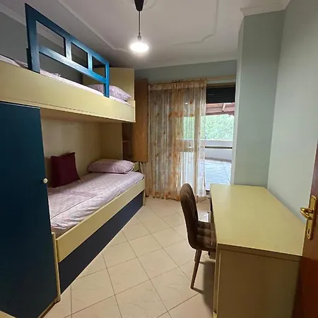 Pine Terrace Apartment *